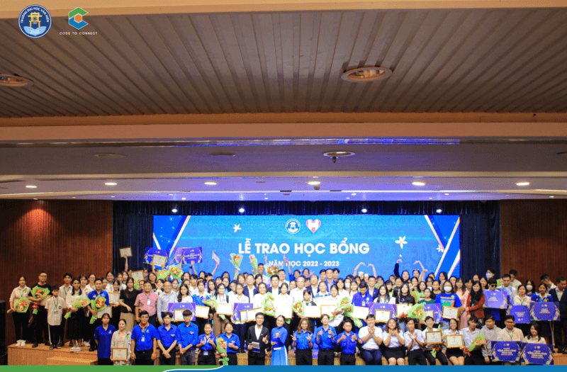 LỄ TRAO HỌC BỔNG NĂM HỌC 2022-2023, ĐẠI HỌC VĂN HIẾN ĐỒNG HÀNH CÙNG ƯỚC MƠ CHINH PHỤC TRI THỨC CỦA SINH VIÊN