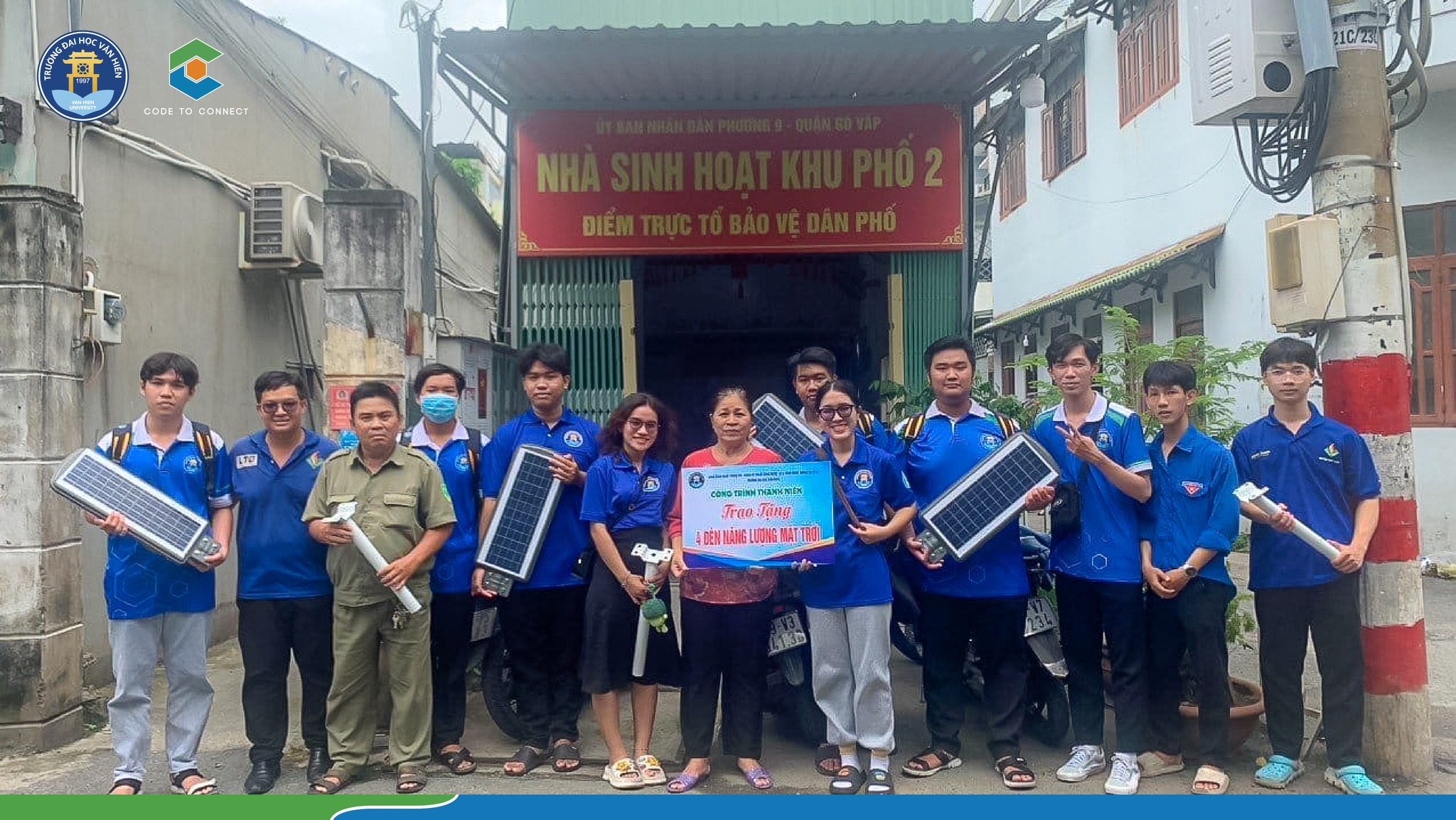 CHIẾN SĨ MÙA HÈ XANH VHU TRAO TẶNG ĐÈN NĂNG LƯỢNG MẶT TRỜI, CÙNG NHAU THẮP SÁNG NHỮNG CUNG ĐƯỜNG