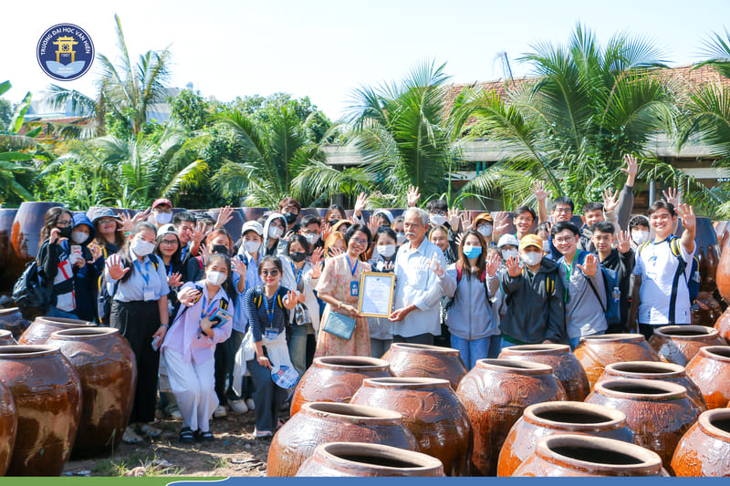 TRẢI NGHIỆM NGÀNH NGHỀ - NGÀNH VIỆT NAM HỌC “TÌM HIỂU NGHỀ LÀM GỐM TRUYỀN THỐNG” TẠI BÌNH DƯƠNG