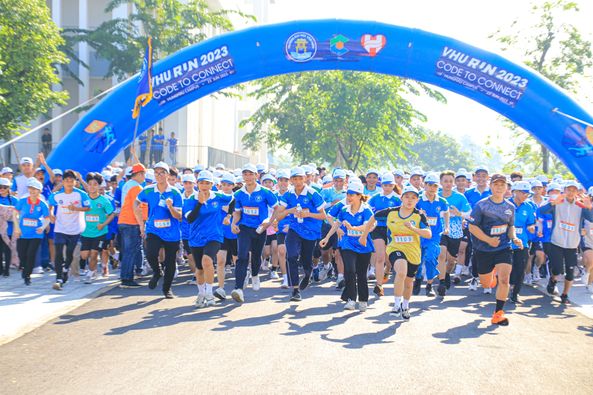 “VHU RUN 2023 – CODE TO CONNECT” – NÂNG CAO SỨC KHỎE, GẮN KẾT CỘNG ĐỒNG HÒA CÙNG SẮC XANH VĂN HIẾN